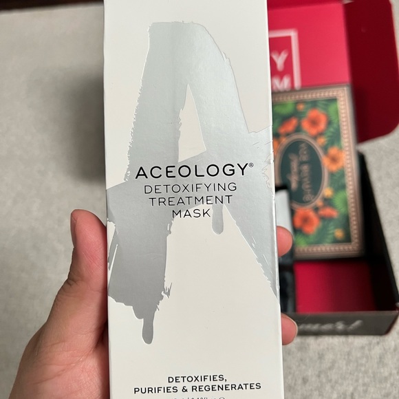 BoxyCharm - Picture 7 of 7